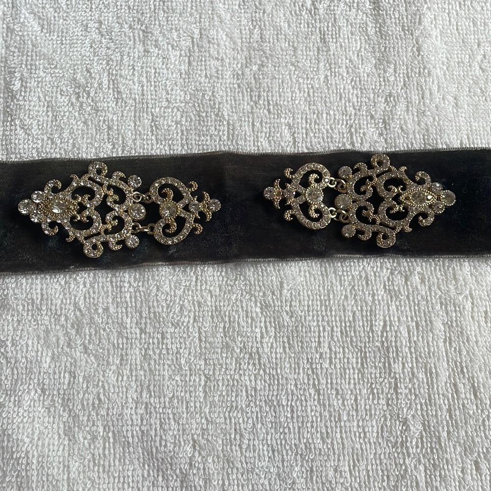 Source Unknown Black Velvet Choker with Gold Filigree Embellishments